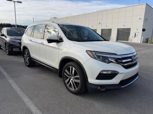 White Diamond Pearl 2017 Honda Pilot Touring