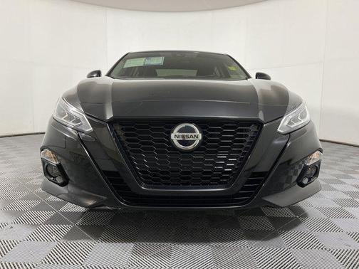 2022 Nissan Altima SR FWD