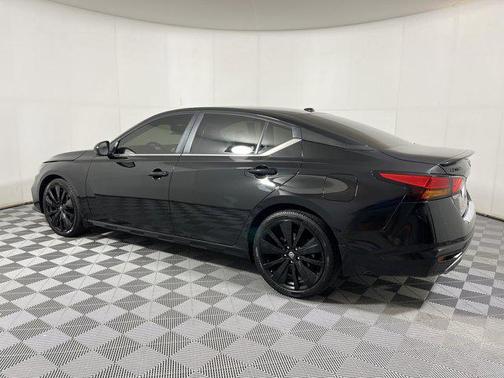 2022 Nissan Altima SR FWD