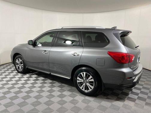 2020 Nissan Pathfinder SV