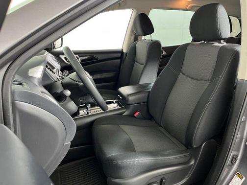 2020 Nissan Pathfinder SV