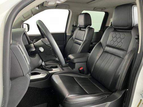 2024 Nissan Frontier SL