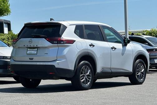 Brilliant Silver Metallic 2024 Nissan Rogue S
