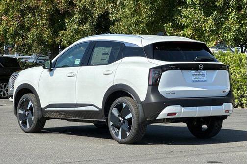 Aspen White Tricoat 2026 Nissan Kicks SR