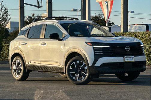 Aspen White Tricoat 2026 Nissan Kicks SV