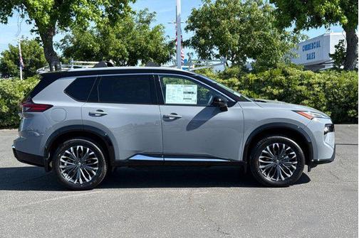 Boulder Gray Pearl/Super Black 2026 Nissan Rogue Platinum