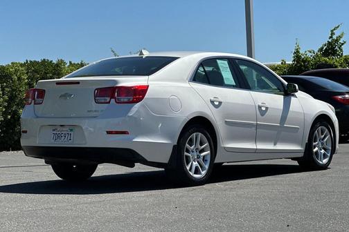 White Diamond Pearl 2014 Chevrolet Malibu 1LT