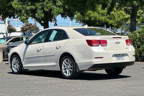 White Diamond Pearl 2014 Chevrolet Malibu 1LT