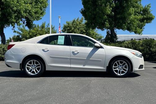 White Diamond Pearl 2014 Chevrolet Malibu 1LT