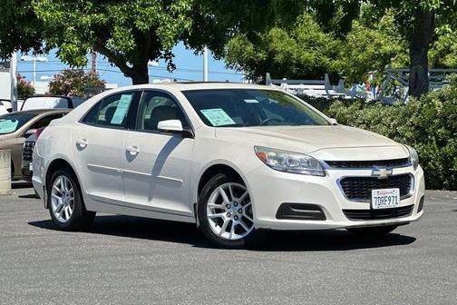White Diamond Pearl 2014 Chevrolet Malibu 1LT