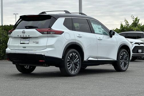 Everest White Pearl/Super Black 2026 Nissan Rogue Platinum