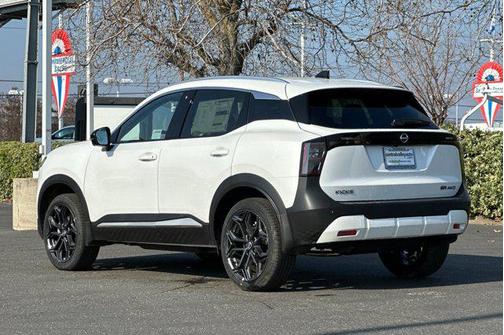 Aspen White Tricoat 2026 Nissan Kicks SR