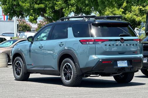 Baltic Teal/Super Black 2026 Nissan Pathfinder Rock Creek