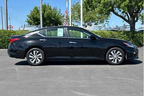 Super Black 2021 Nissan Altima 2.5 S