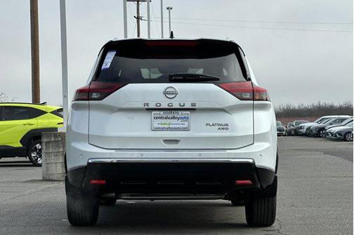 Everest White Pearl/Super Black 2026 Nissan Rogue Platinum
