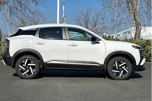 Fresh Powder 2026 Nissan Kicks SV