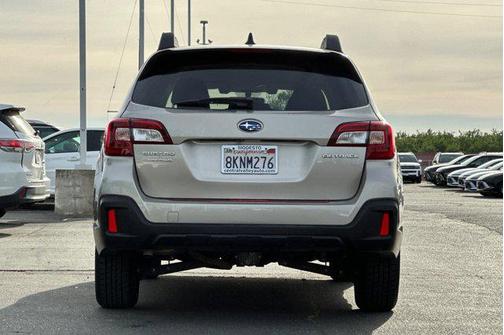 Tungsten Metallic 2019 Subaru Outback 2.5i Premium