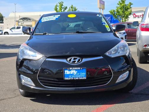 Ultra Black Pearl 2013 Hyundai Veloster Base