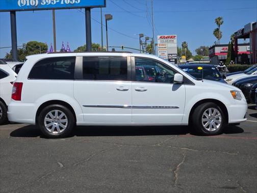 2015 Chrysler Town & Country Touring