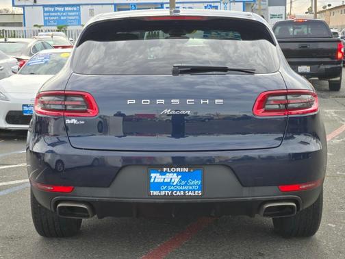 2018 Porsche Macan Base (PDK)