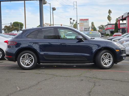 2018 Porsche Macan Base (PDK)