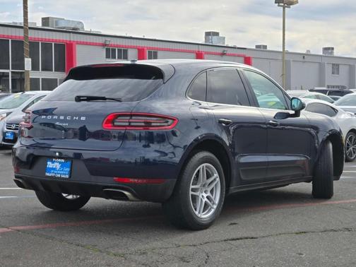 2018 Porsche Macan Base (PDK)