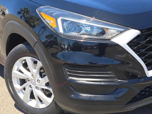 Black Noir Pearl 2019 Hyundai TUCSON SE