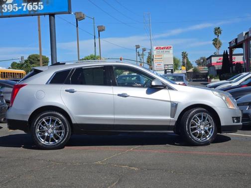 Radiant Silver Metallic 2013 Cadillac SRX Premium Collection