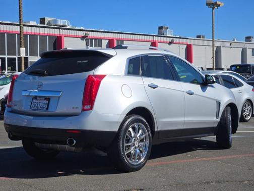 Radiant Silver Metallic 2013 Cadillac SRX Premium Collection