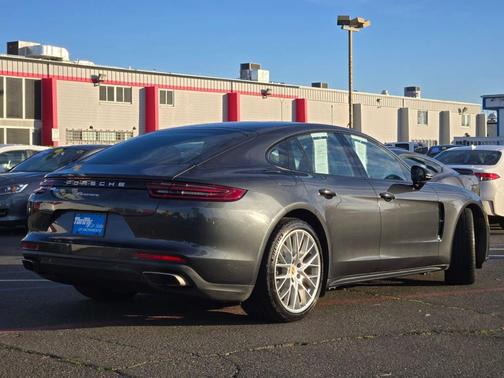 2017 Porsche Panamera Base