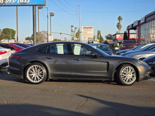 2017 Porsche Panamera Base