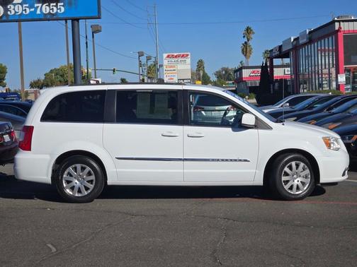 2015 Chrysler Town & Country Touring