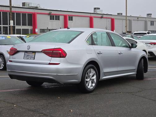 2017 Volkswagen Passat 1.8T S