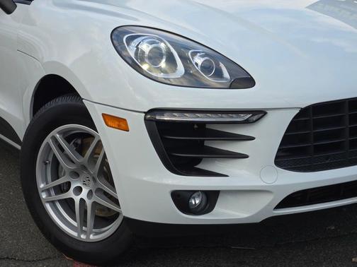 2018 Porsche Macan Base (PDK)