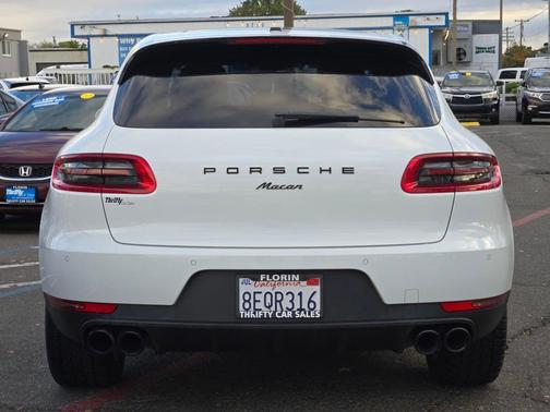 2018 Porsche Macan Base (PDK)