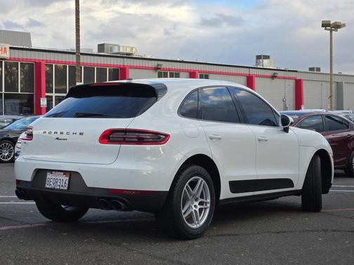 2018 Porsche Macan Base (PDK)