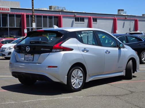 Brilliant Silver Metallic 2019 Nissan Leaf S