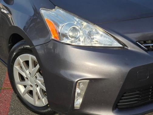 2014 Toyota Prius v Two