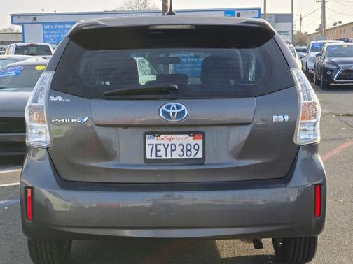 2014 Toyota Prius v Two