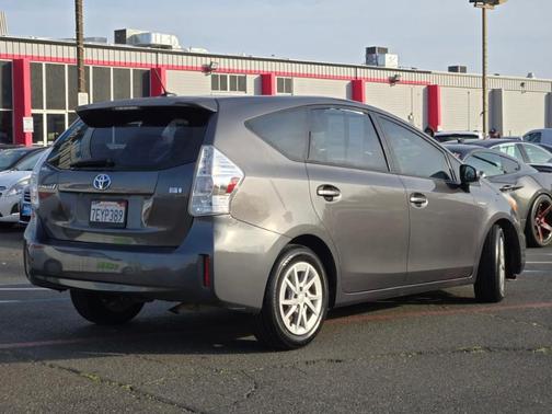 2014 Toyota Prius v Two