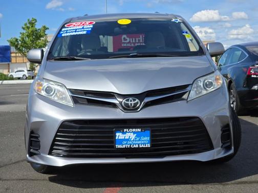 2018 Toyota Sienna LE
