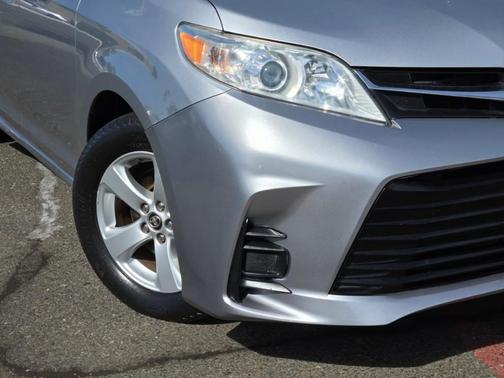 2018 Toyota Sienna LE