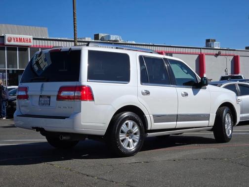 2014 Lincoln Navigator Base