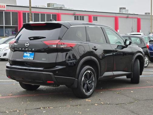 2025 Nissan Rogue SV