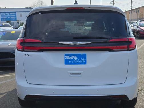 2023 Chrysler Pacifica Hybrid Touring L