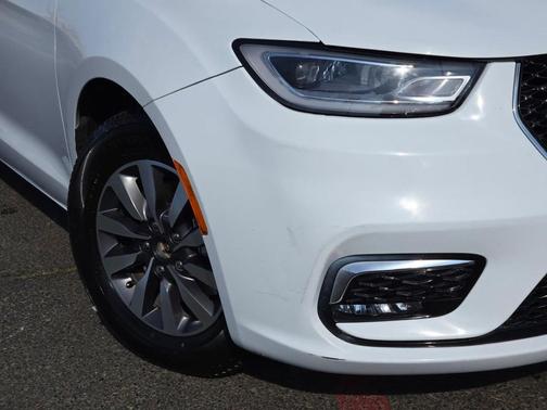 2023 Chrysler Pacifica Hybrid Touring L