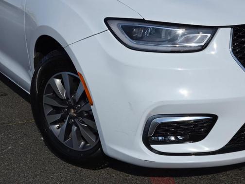 2023 Chrysler Pacifica Hybrid Touring L