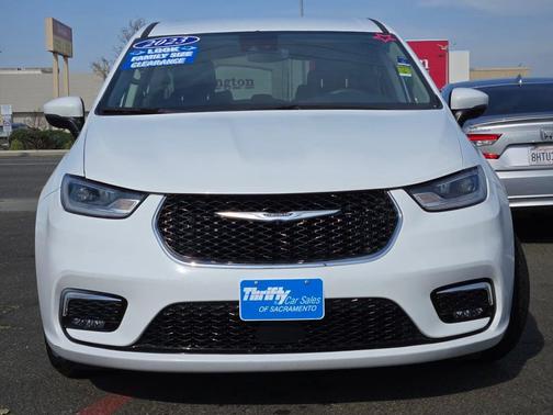 2023 Chrysler Pacifica Hybrid Touring L