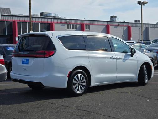 2023 Chrysler Pacifica Hybrid Touring L