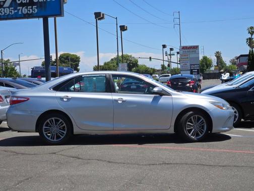 2017 Toyota Camry SE